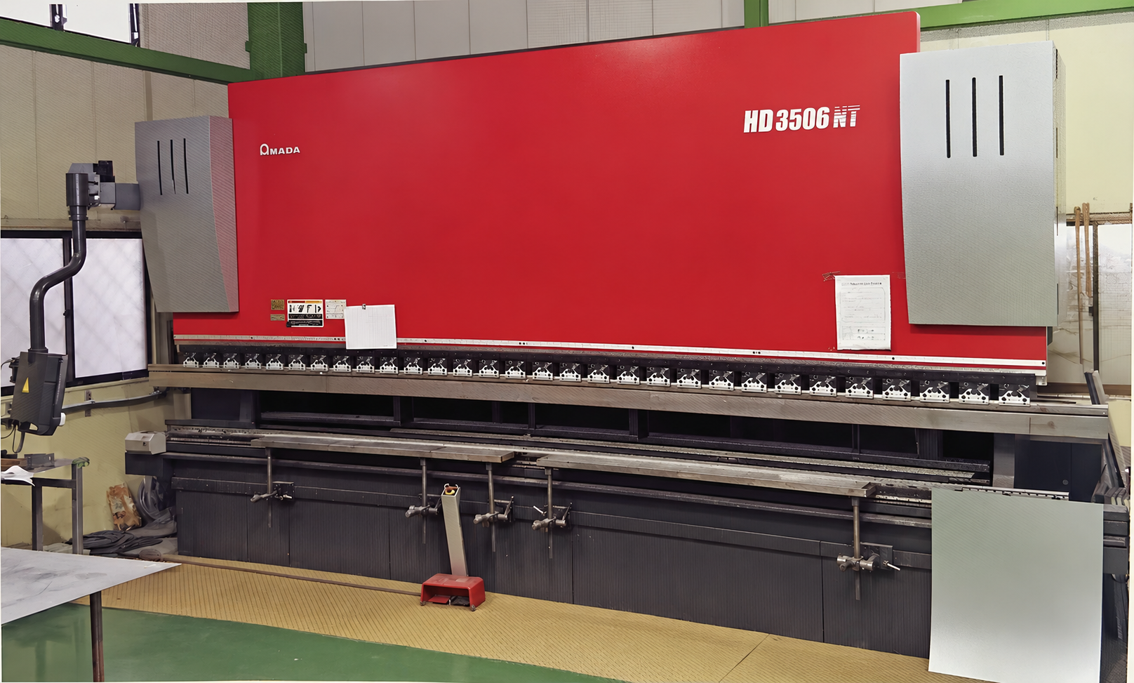 HD3506NT ベンディングマシンの写真